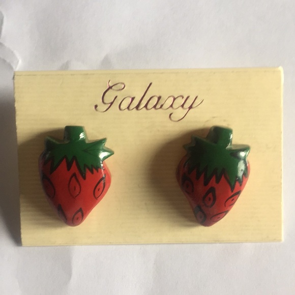 NWT Strawberry Earrings, Wooden, hand painted - Picture 8 of 8